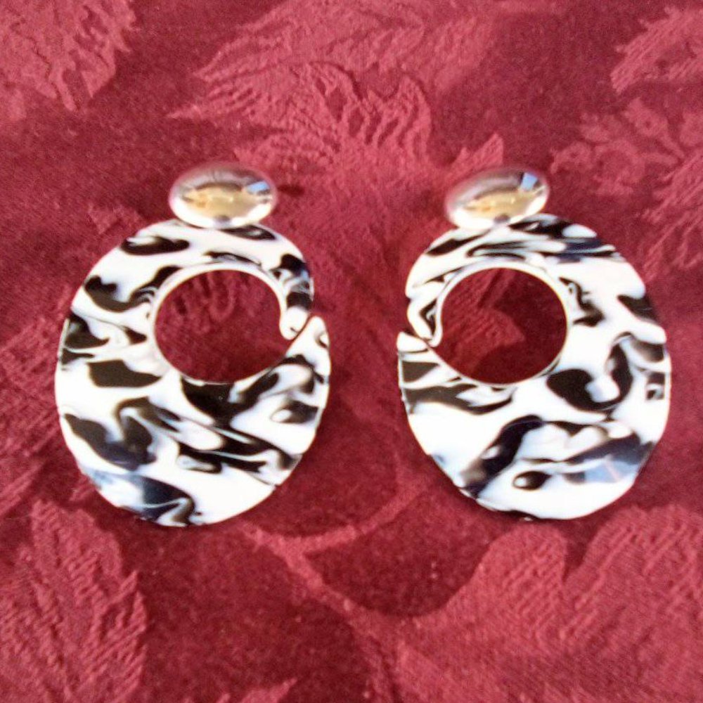 Vintage Marble Patterned Earrings - image 3